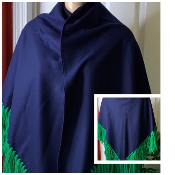 Beautiful  cape - Picture 2 of 4